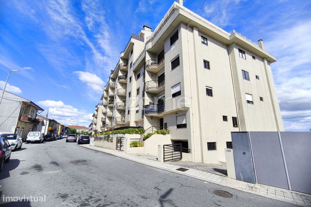 T3 com 3 Frentes, Elevador, Varanda e Garagem Fechada em Rio Tinto — Rio Tinto, Porto