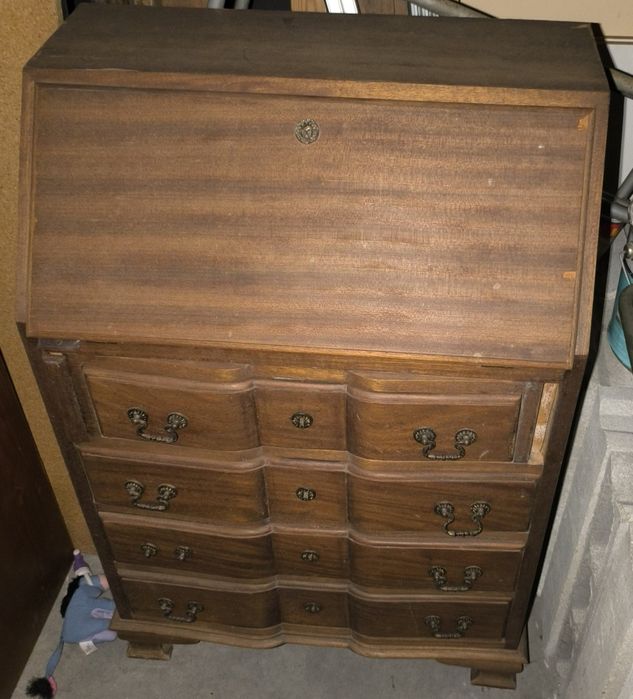 Secretária muito antiga