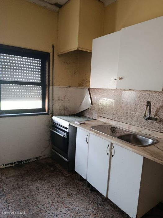 Excelente Oportunidade de Negócio ! Moradia T2 com cave em Pedroso