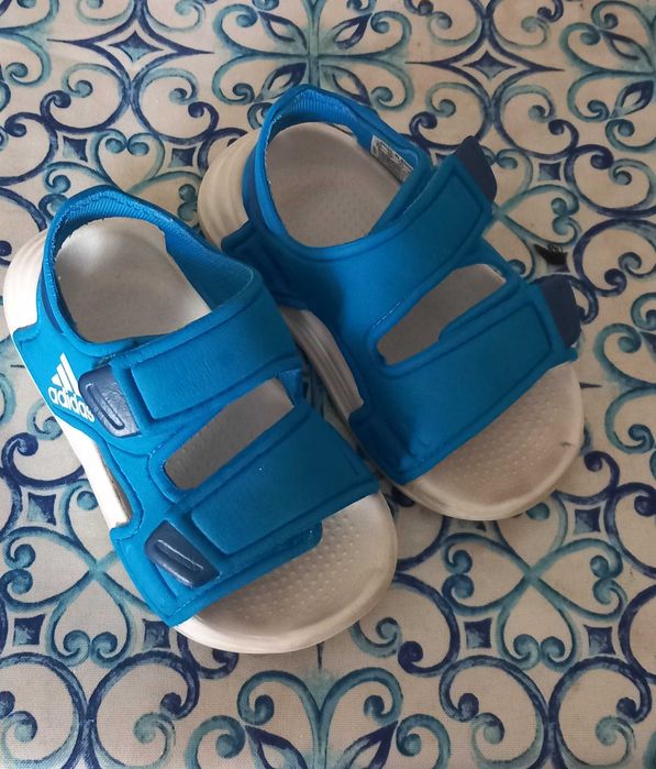 Sandálias adidas
