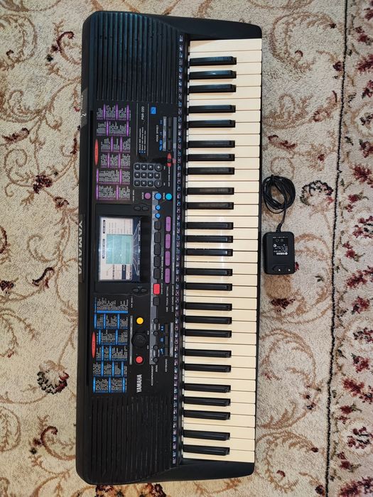 Yamaha PSR-220 не включається