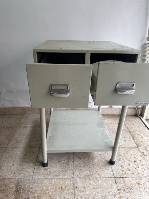 Movel de arquivo antigo