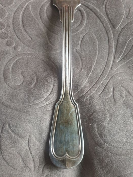 Duży widelec obiadowy.