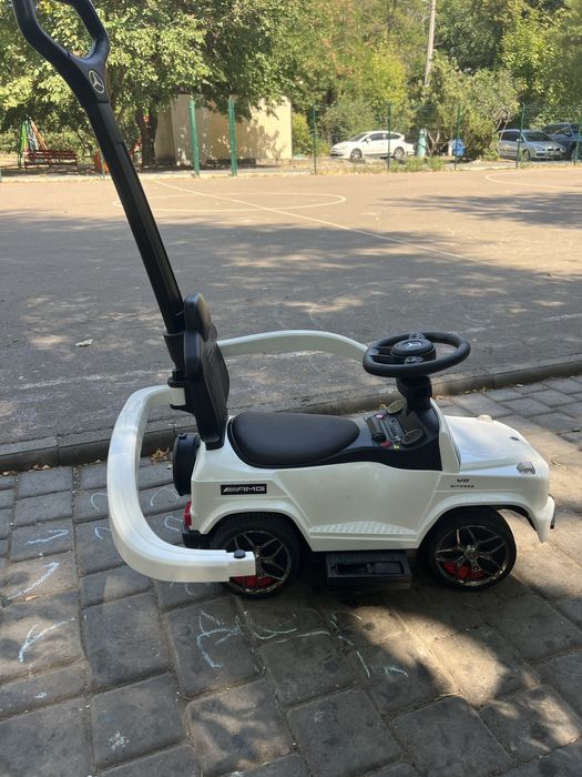 Машинка-каталка-толокар с родительской ручкой 3В1