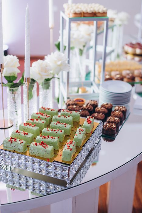 Оренда стола для кенді бару + посуд для кенді бару