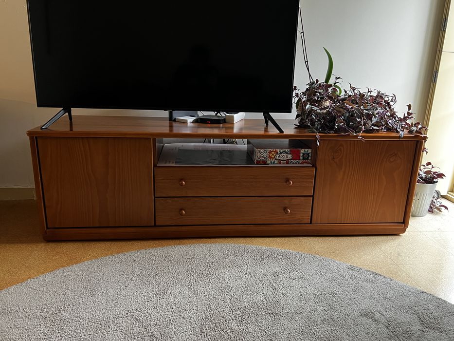 Aparador + móvel de TV em madeira maciça