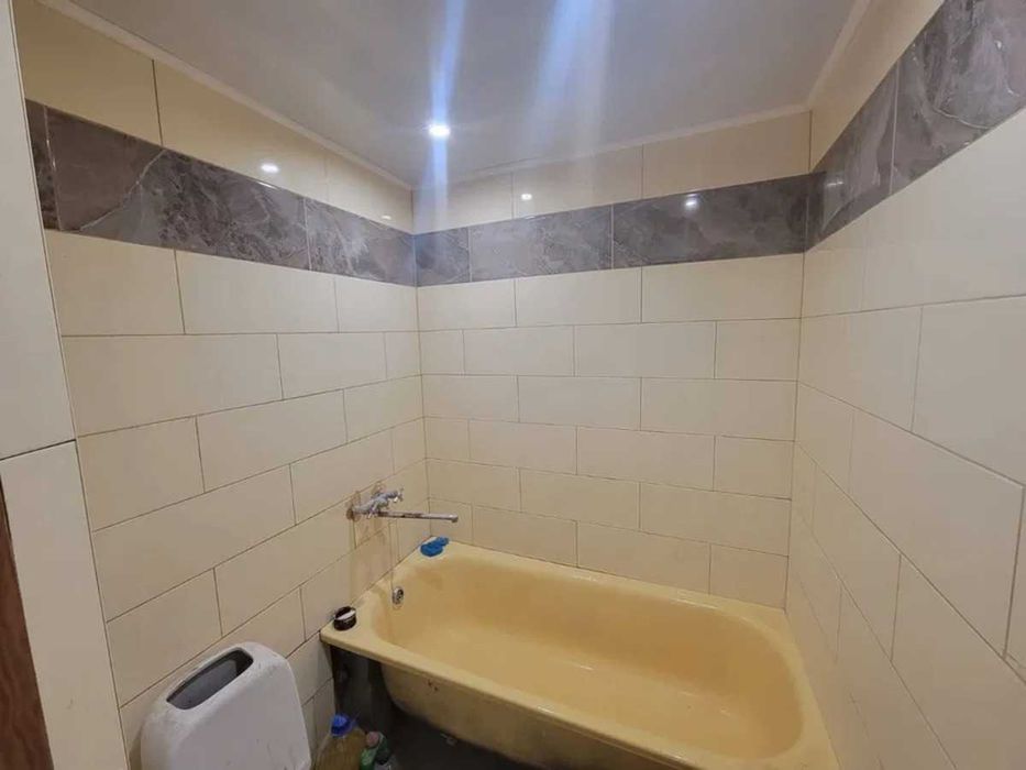 1 кім на Броварній ( Новий Світ) поблизу озера