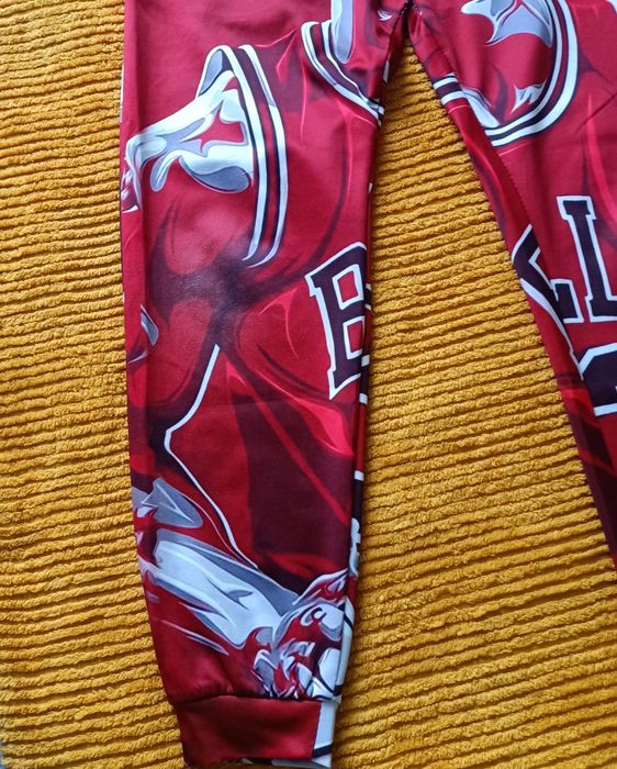 Spodnie dresowe z postacią Michaela Jordana . Rozmiar M