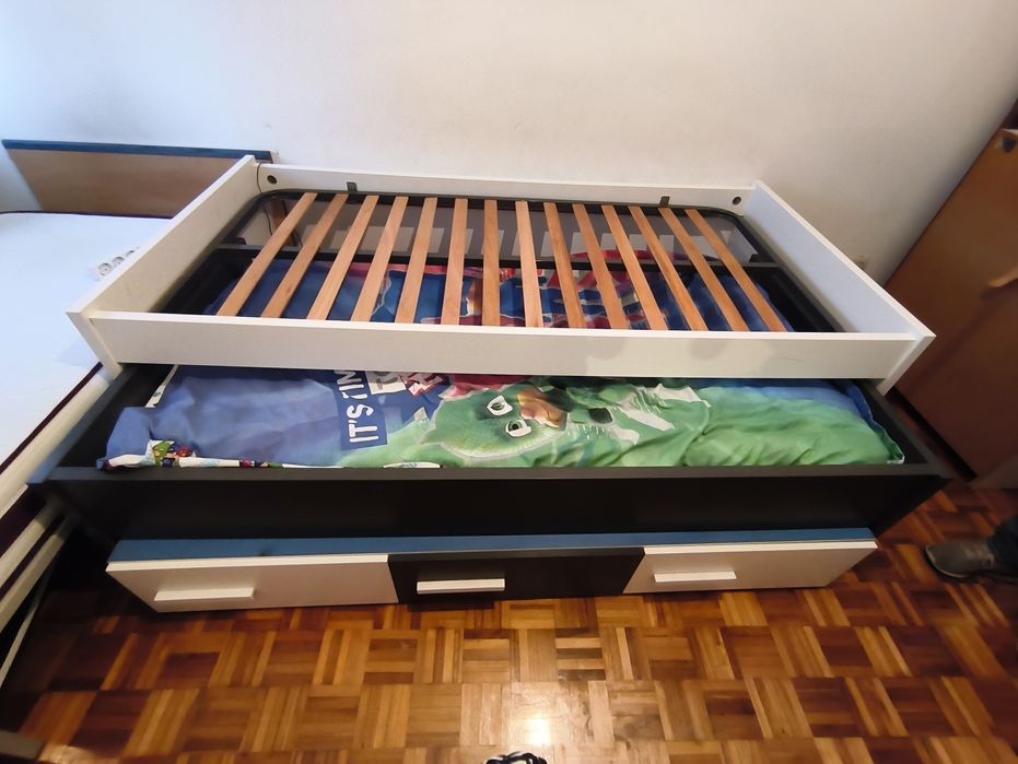 Cama dupla com gavetas