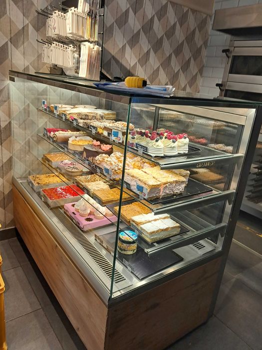 Sprzedam   witrynę cukierniczą Classic