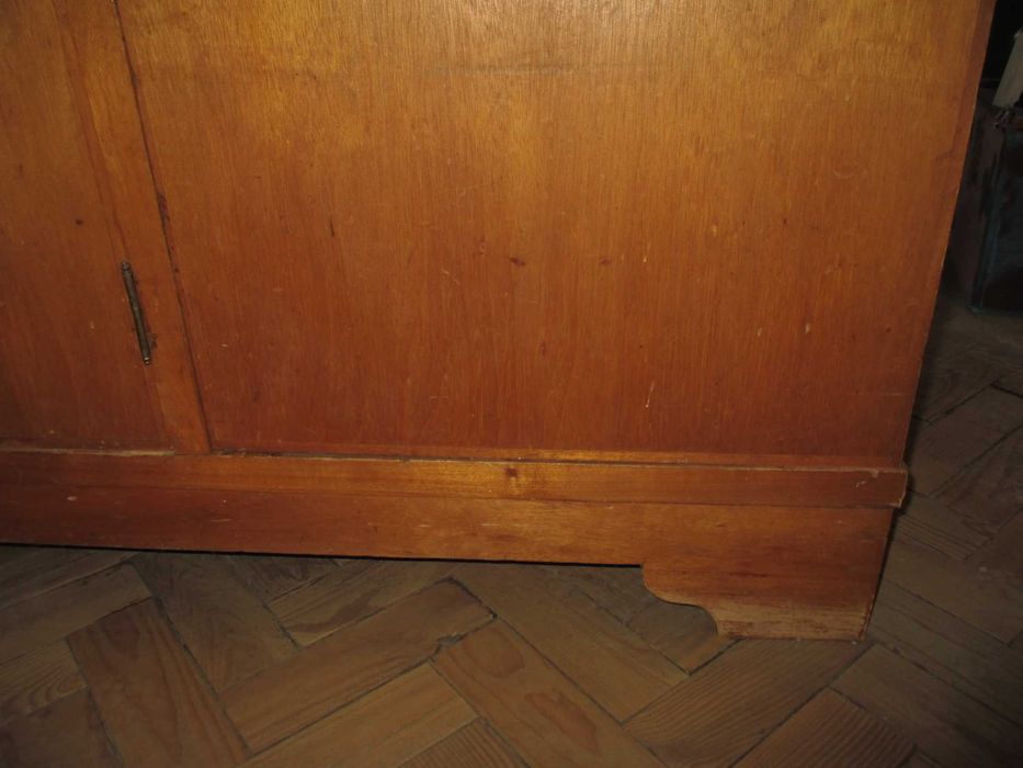 Roupeiro de 4 Portas em Madeira Design Clássico Muita Arrumação