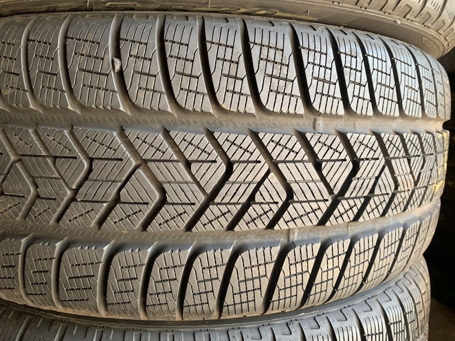 Шини б/у зима 215/65 R17 Pirelli Scorpion Winter