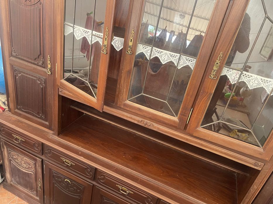 Conjunto de móveis de sala em bom estado +mesa com  7 cadeiras
