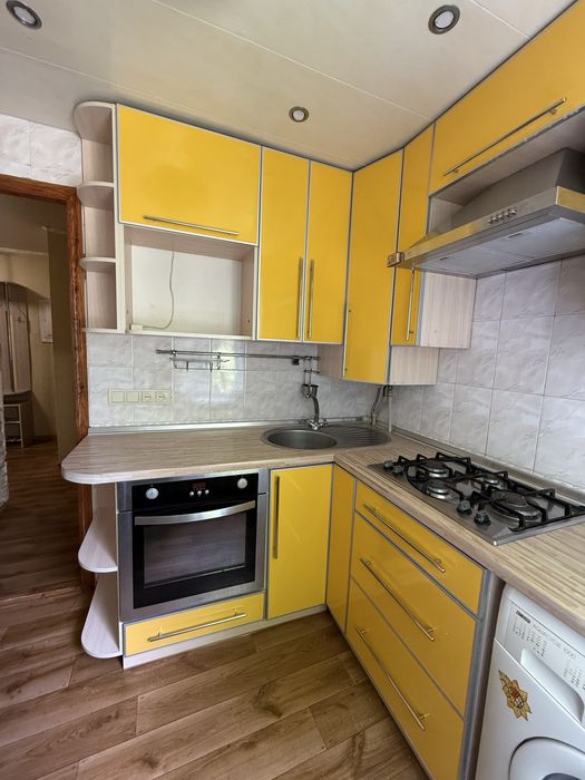 Трикімнатна з меблями 3 кімн 11 школа Полтава Акваарена 45 999 $