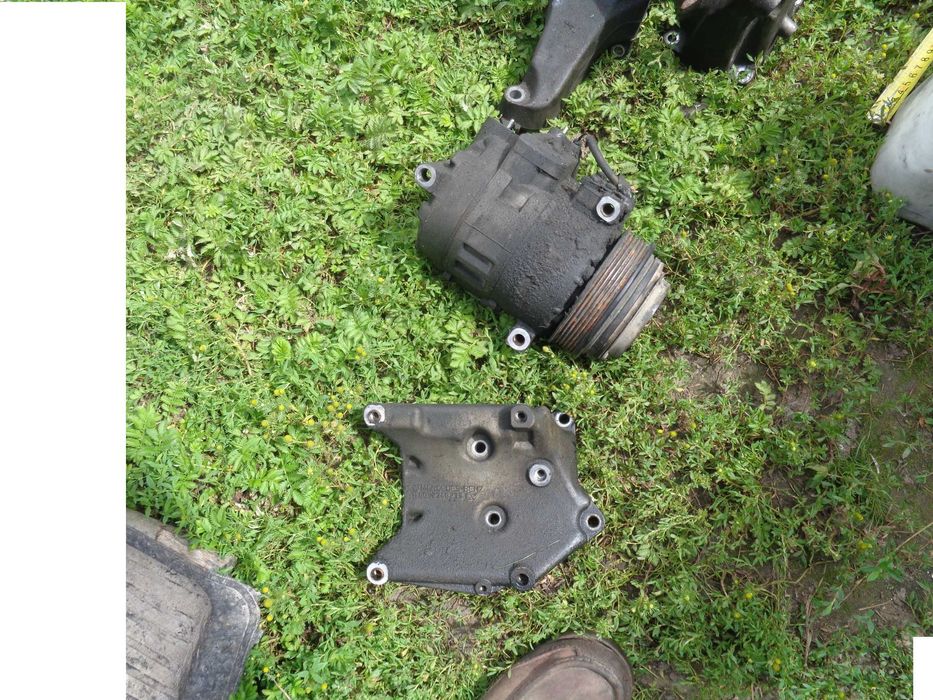 Мотор ОМ606 розбір запчастини для ОМ606 піддон шків ТНВД ОМ606