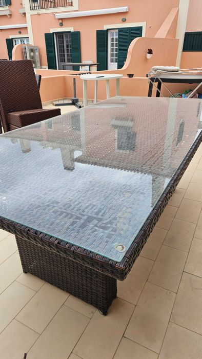 Mesa e cadeiras jardim em Ratan