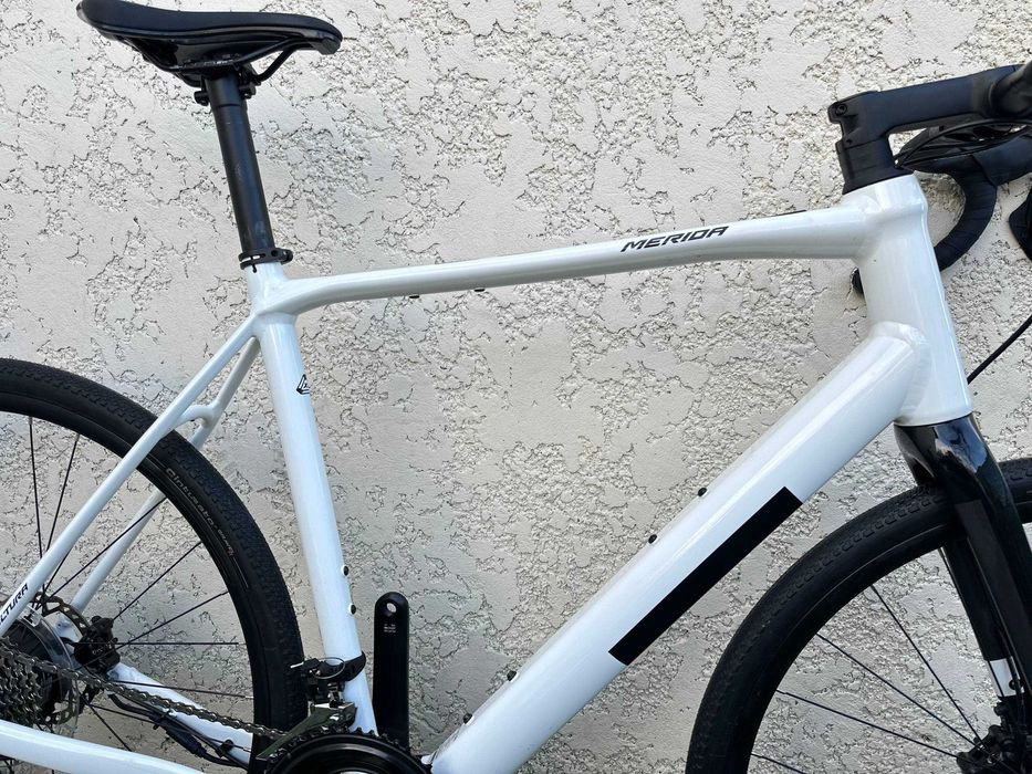 У продажу шосе/ендюранс велосипед з електро помічником Merida