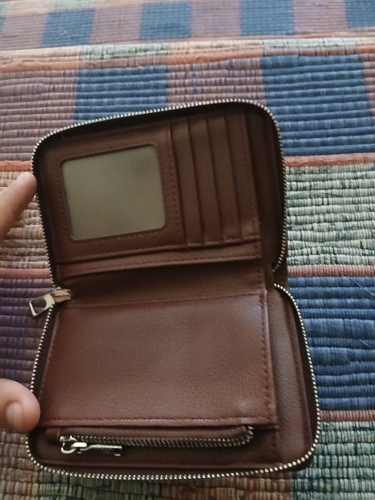 Carteira  nova  e de couro