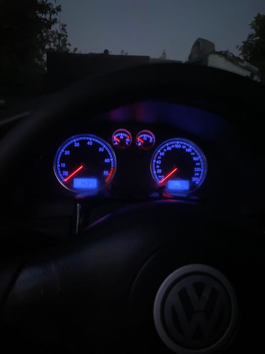 Авто Volkswagen Passat 2004 рік