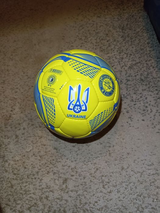 М*ячик футбольний