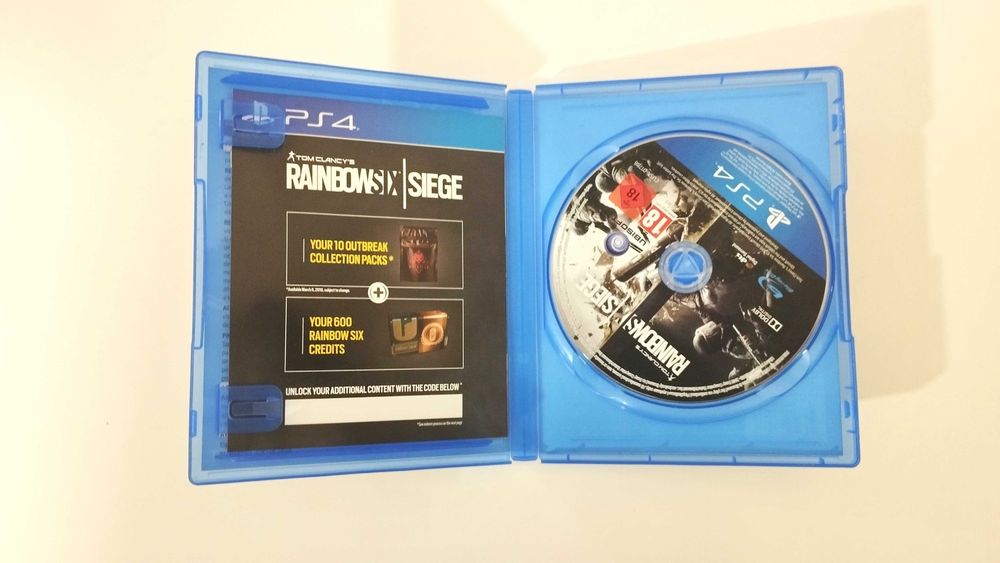 PS4 - Tom Clancy's Rainbow Six Siege (Advanced Edition)