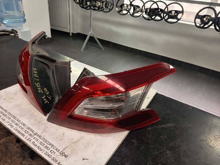Farolim trás painel esquerdo Peugeot 308 de 2013 a 2017