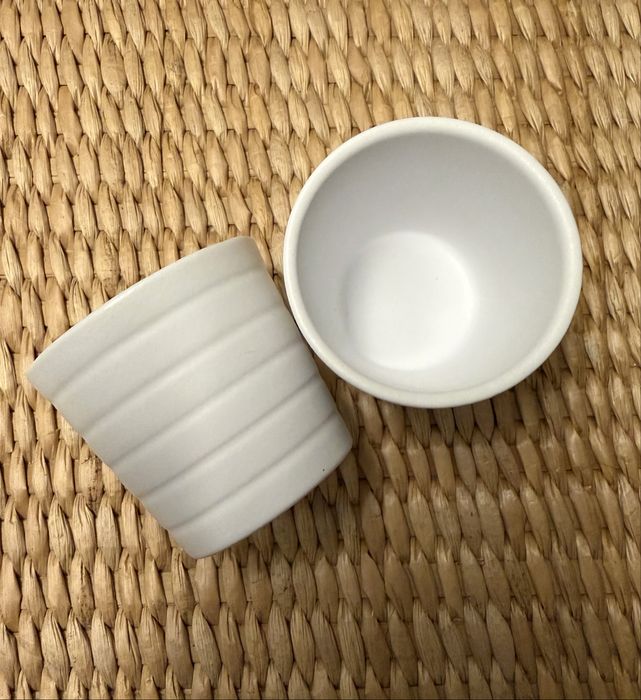 Vasos miniatura brancos