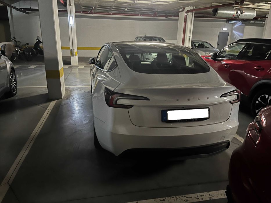 Parqueamento de 17 m2 | Restelo