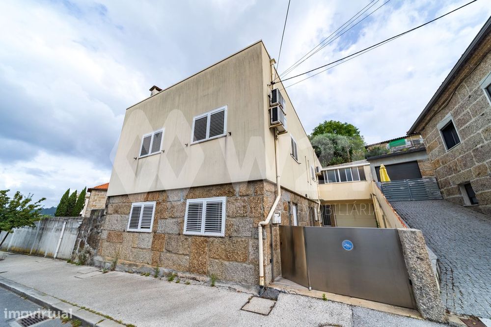 Moradia Independente T3 com Garagem, Terraço e Amplo Sótão