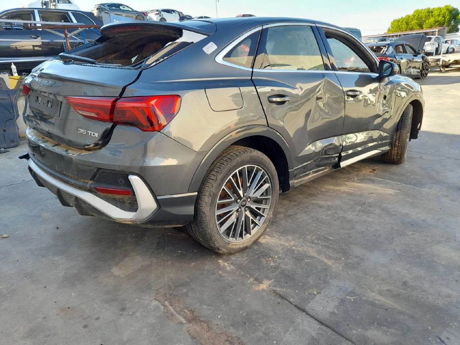 Para peças AUDI Q3 (F3B)