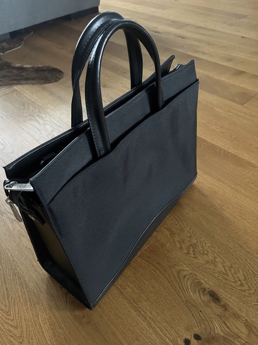 Elegancka czarna torba na laptopa