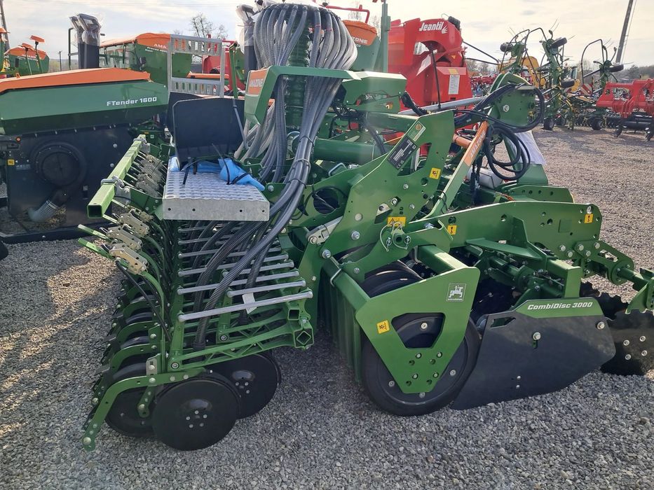 Amazone Avant 3002 CombiDisc 3000 FTender 2200-C  Zestaw siewnik ze zbiornikiem czołowym Amazone Avant FTender