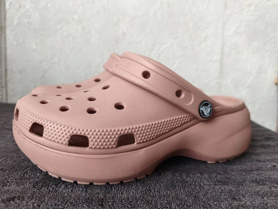 Crocs classic platform clog