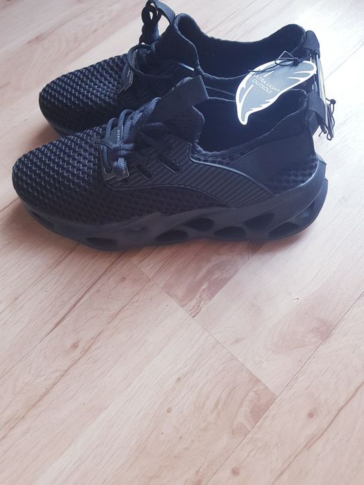 Nowe sportowe buty męskie z siatki marki Sinsay rozmiar 46