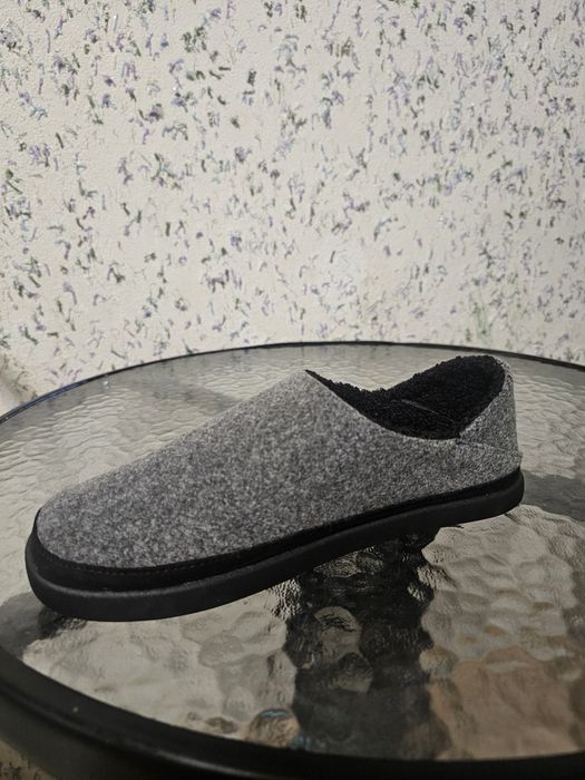 "Продаются новые тапочки Toms Ezra S