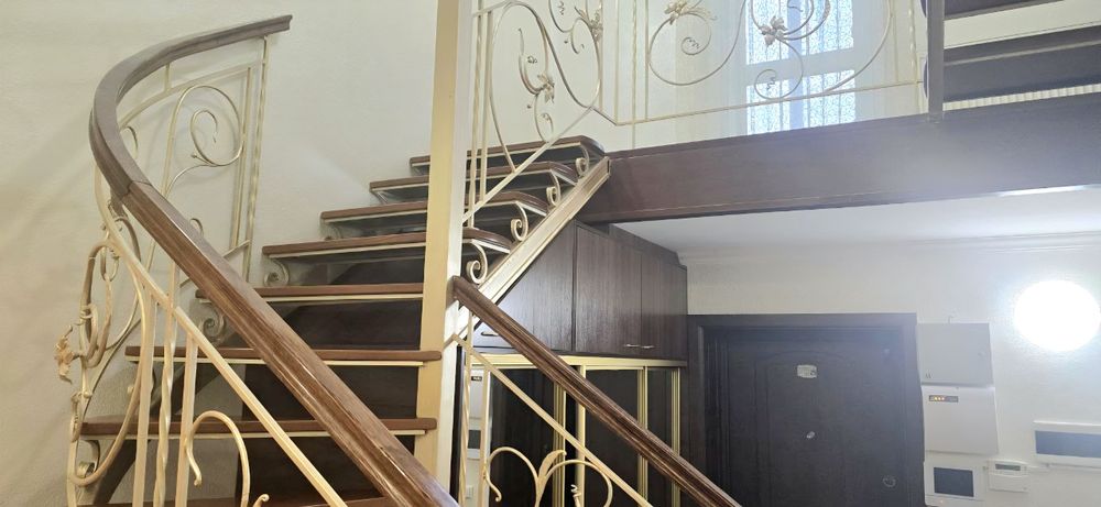 без комісії с.Чайки поруч з Києвом сучасний котедж