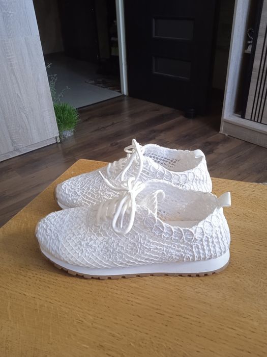 Półbuty damskie ażurowe 38