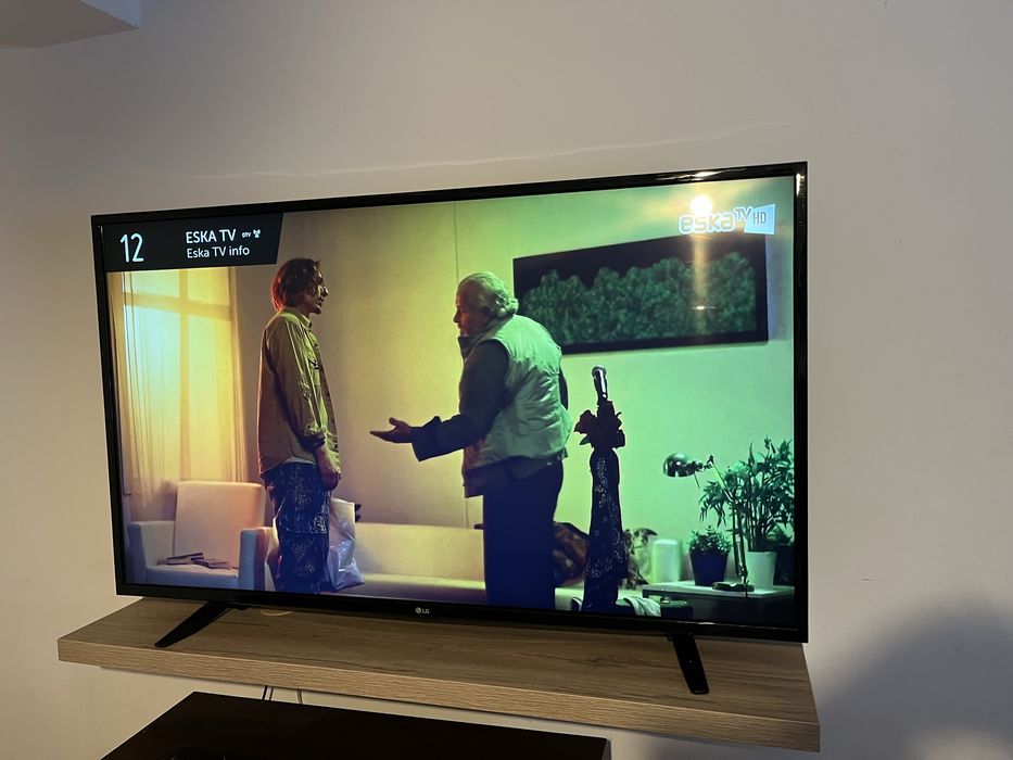 Sprzedam używany telewizor LG z funkcją smart Netflix youtube itp.