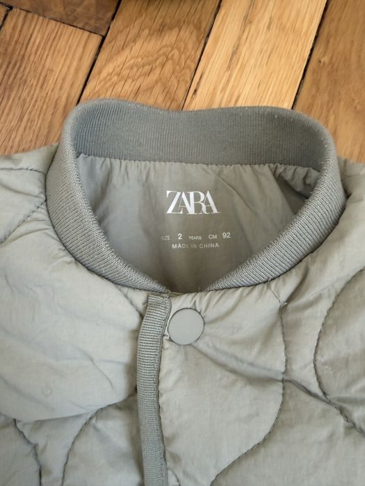 Стьобана куртка бомбер zara