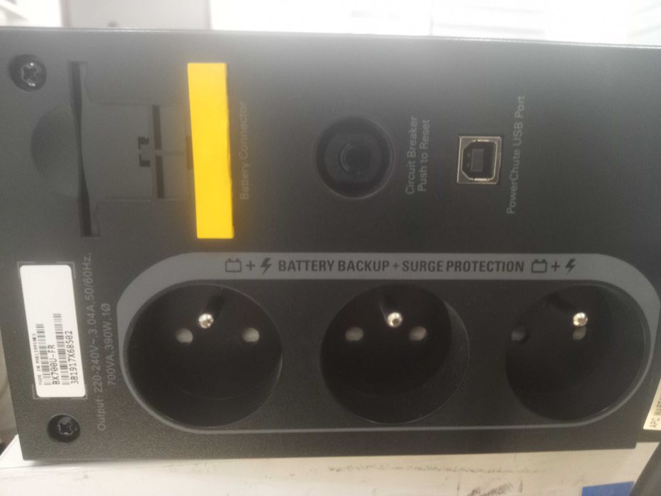 zasilacz awaryjny UPS APC Back-UPS 700 (BX700U-FR).