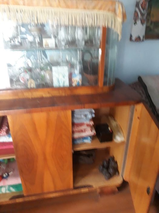 Сервант в доброму стані,антикваріат