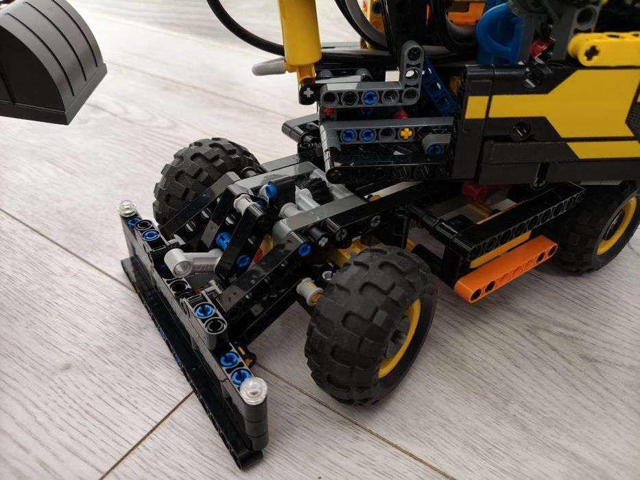 Koparka LEGO technic 42053 Volvo EW160E