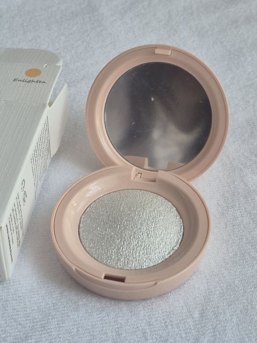 Rare Beauty Rozświetlacz Englighten Highlighter Viral Selena Gomez