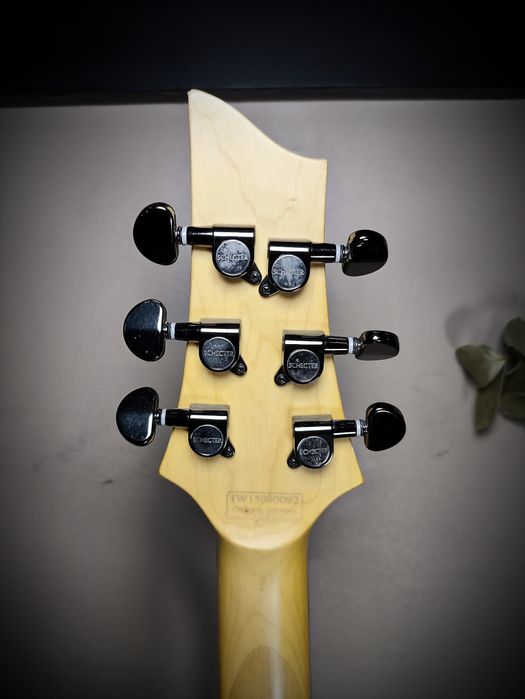 Guitarra Schecter Demon-6 com Floyd Rose + Captadores Duncan Designed