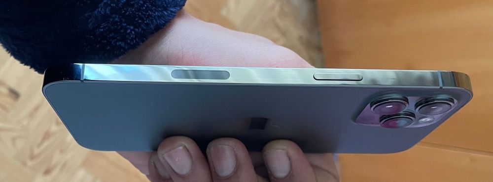 IPhone 12 Pro Max a trabalhar como novo