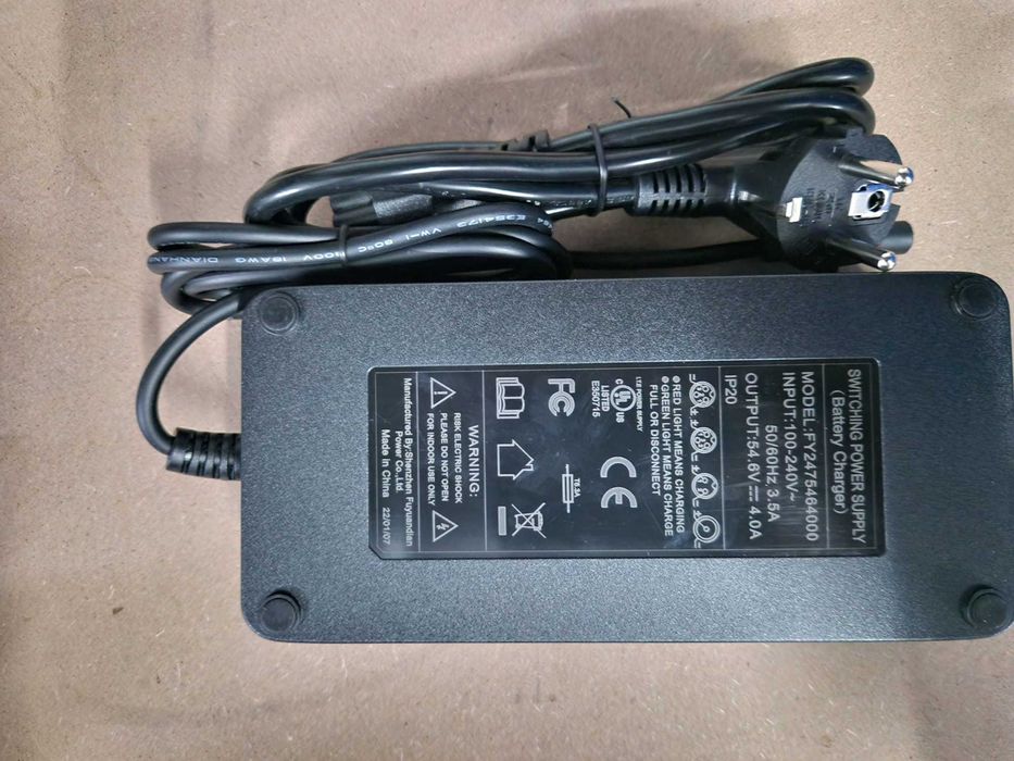Carregadores (42V 2Amp e 3Amp) e (56.4V 4Amp)
