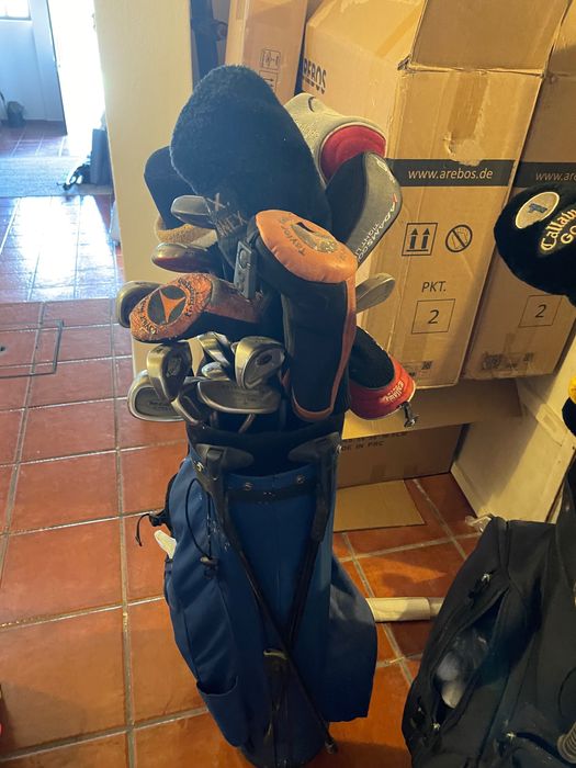 Venda de tacos de golfe e saco