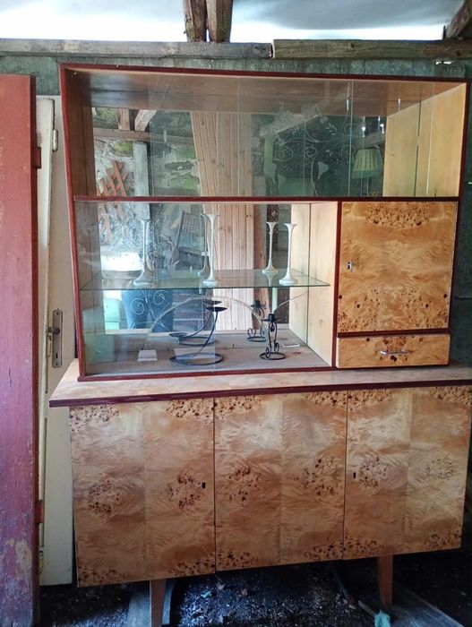 Kredens lat 70-tych - PRL, połysk