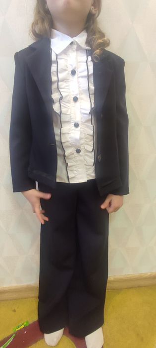 Шкільна форма трійка