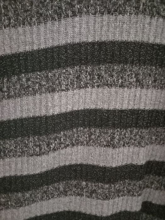 Camisola às riscas preta / cinzenta / brilhos refugidos emo
